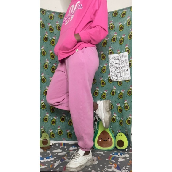 This is a pink DC Washington hoodie (idk the brand) and pants from Roma - Picture 5 of 11